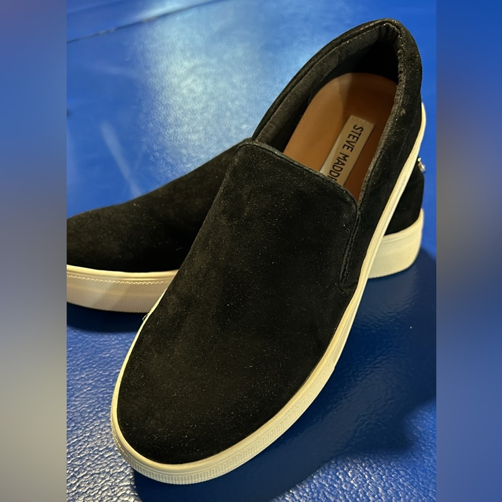 Steve Madden Gills. Black suede. Size 8 New.